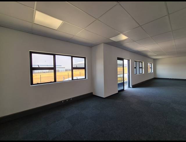 501M² WAREHOUSE TO LET IN LONGLAKE